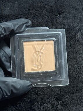 BNIB Yves Saint Laurent Single Eyeshadow - Warm Beige